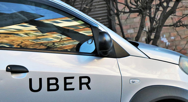 Uber рекомендовал заболевшим таксистам не выходить на работу
